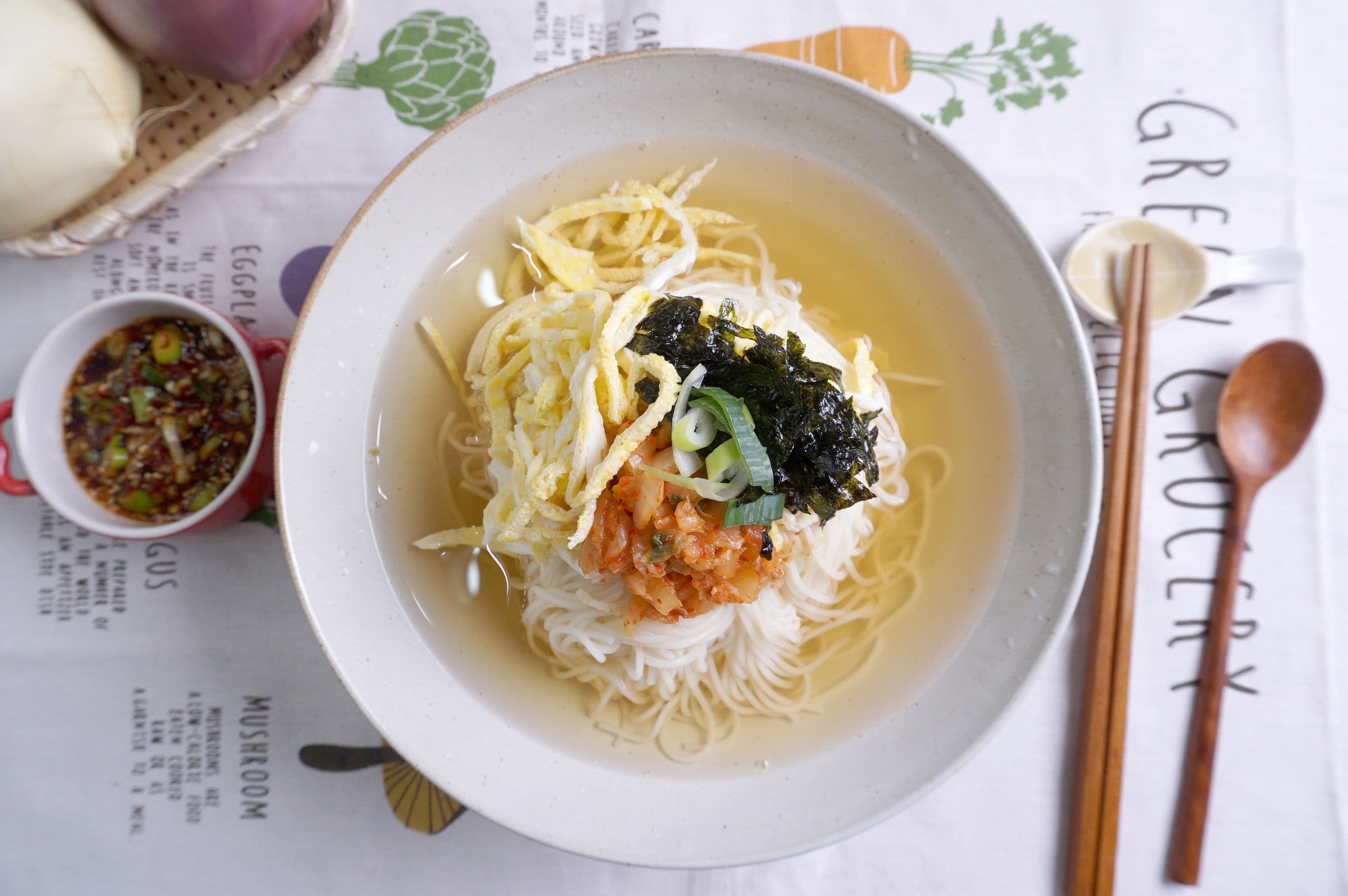 Koreanische Festnudeln (잔치국수)