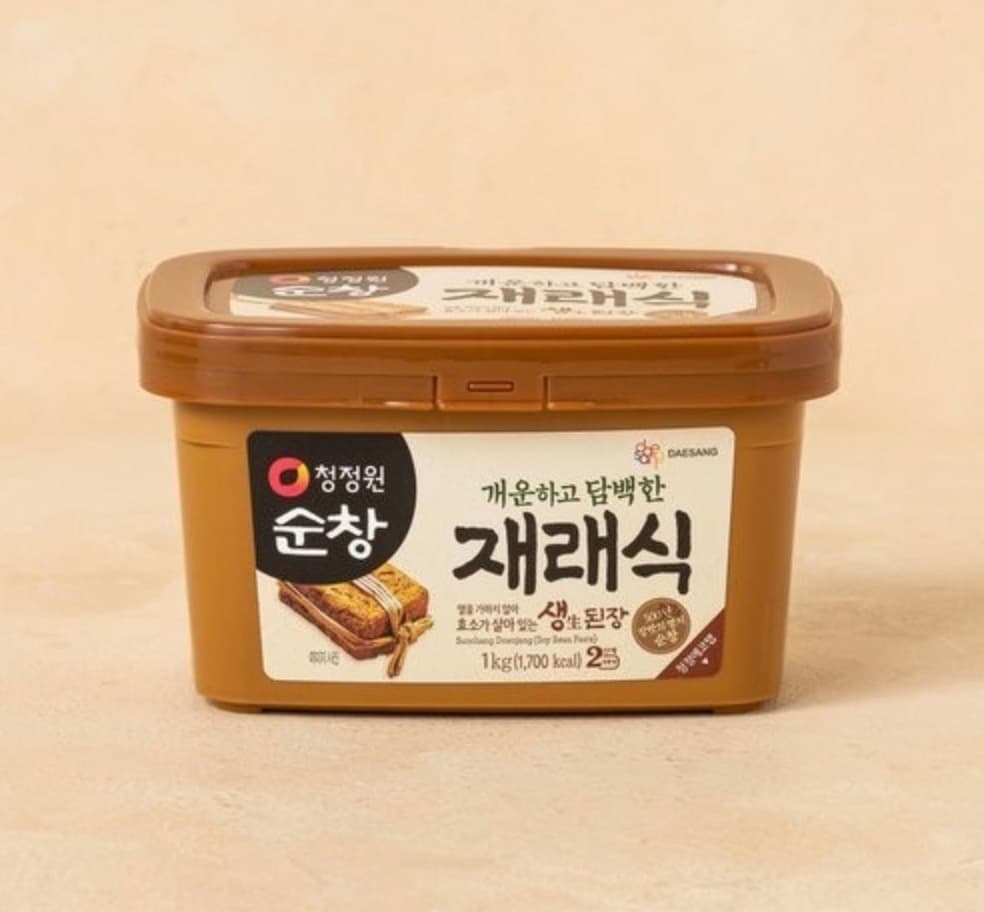 Doenjang (Korean soybean paste, 된장)